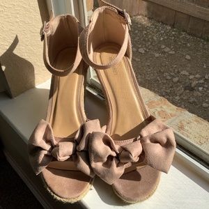 Old Navy, Blush/nude pink, wedge heel with a bow